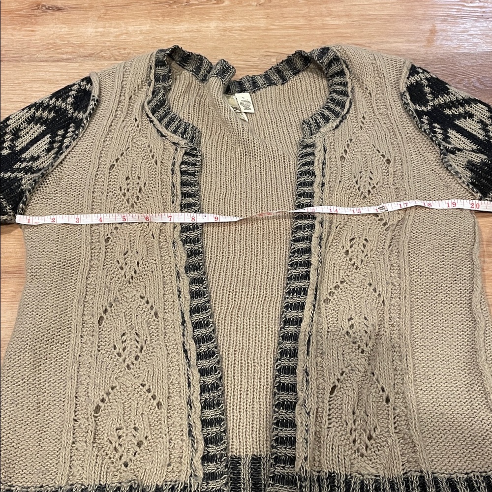 Buckle Beige and Black Knit Cardigan - Picture 9 of 9